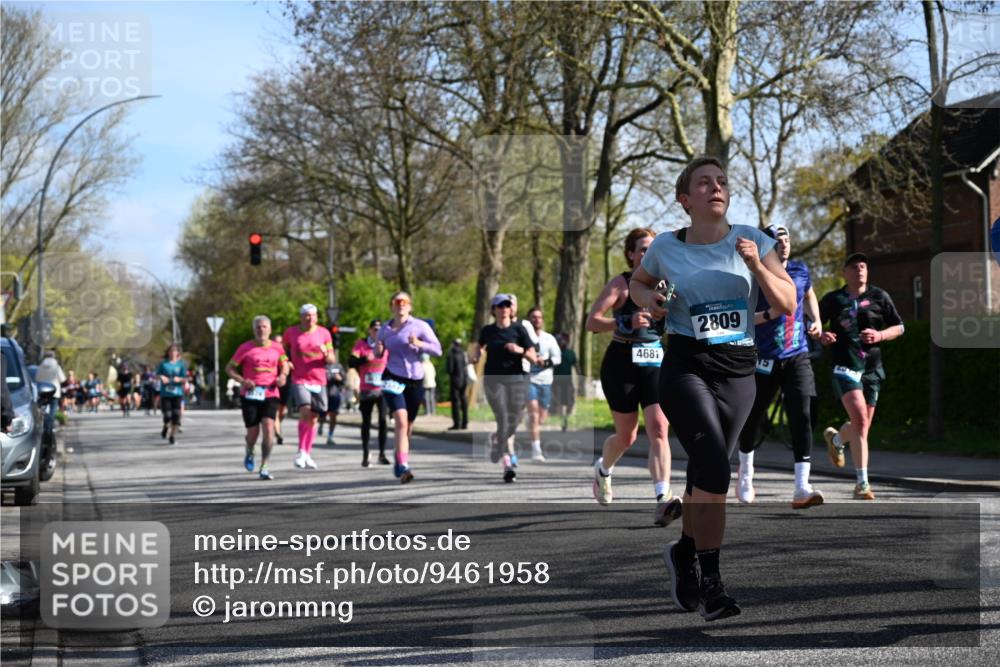 12.04.2026 - 45. Internationalen Wilhelmsburger Insellauf J. Mangold http://msf.ph/oto/9461958 12.04.2026 10:47:57 Ziel 4568, 3325, 5749, 2784, 4834, 4330, 3311, 2809, 4415, 4681, 2373, 2384, 2442, 3631, 5578, 3414, 3307, 4882, 2053, 4563, 4866, 2438, 3513, 2854, 2887, 3103, 4424, 3509, 4768, 3060, 3063, 2992, 2846, 3722, 4088, 4913 meine-sportfotos.de