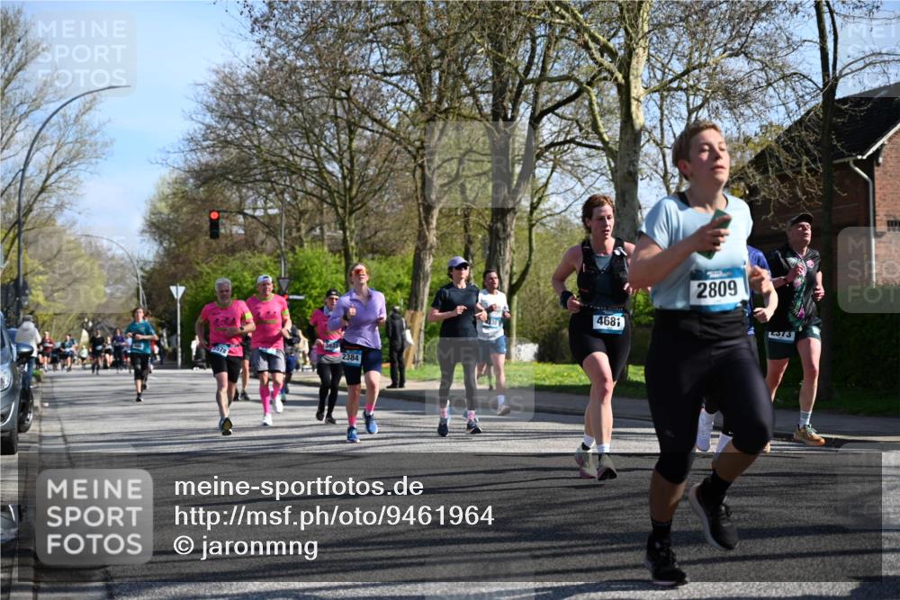 12.04.2026 - 45. Internationalen Wilhelmsburger Insellauf J. Mangold http://msf.ph/oto/9461964 12.04.2026 10:47:57 Ziel 4568, 3325, 5749, 2784, 4834, 4330, 3311, 2809, 4415, 4681, 2373, 2384, 2442, 3631, 5578, 3414, 3307, 4882, 2053, 4563, 4866, 2438, 3513, 2854, 2887, 3103, 4424, 3509, 4768, 3060, 3063, 2992, 2846, 3722, 4088, 4913 meine-sportfotos.de