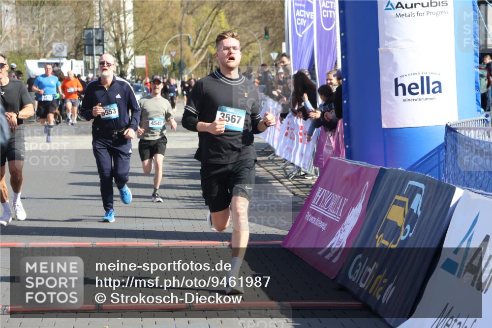 12.04.2026 - 45. Internationalen Wilhelmsburger Insellauf Strokosch-Dieckow http://msf.ph/oto/9461987 12.04.2026 10:52:12 Ziel 3183, 3567, 2729, 5553, 2837, 4541, 2432 meine-sportfotos.de