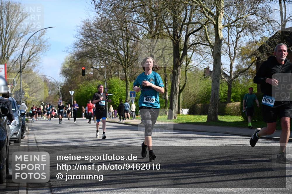 12.04.2026 - 45. Internationalen Wilhelmsburger Insellauf J. Mangold http://msf.ph/oto/9462010 12.04.2026 10:48:05 Ziel 4834, 4330, 3311, 2809, 4415, 4681, 2373, 2384, 2442, 3631, 5578, 3414, 3307, 4882, 2053, 4563, 4866, 2438, 3513, 2854, 2887, 3103, 4424, 3509, 4768, 3060, 3063, 2992, 2846, 3722, 4088, 4913, 4913, 4675, 3007 meine-sportfotos.de