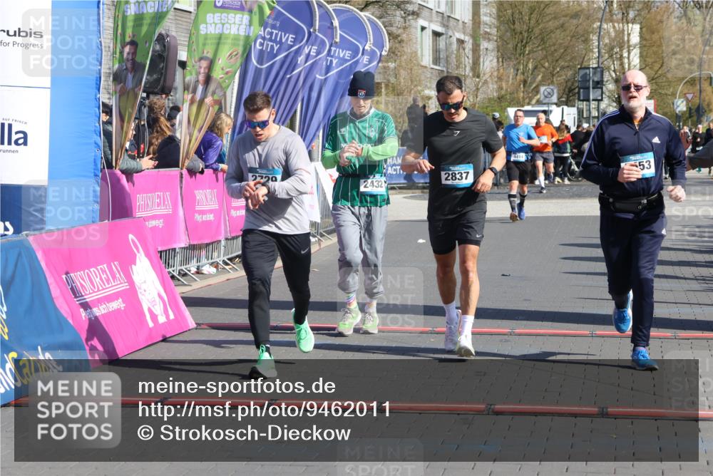12.04.2026 - 45. Internationalen Wilhelmsburger Insellauf Strokosch-Dieckow http://msf.ph/oto/9462011 12.04.2026 10:52:14 Ziel 3183, 3567, 2729, 5553, 2837, 4541, 2432 meine-sportfotos.de