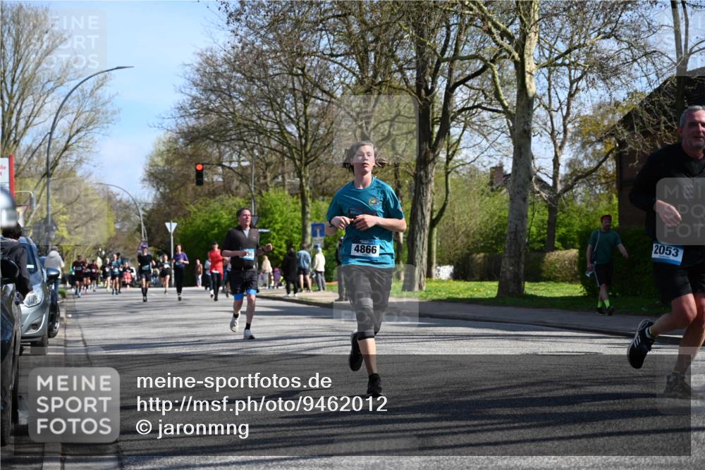 12.04.2026 - 45. Internationalen Wilhelmsburger Insellauf J. Mangold http://msf.ph/oto/9462012 12.04.2026 10:48:05 Ziel 4834, 4330, 3311, 2809, 4415, 4681, 2373, 2384, 2442, 3631, 5578, 3414, 3307, 4882, 2053, 4563, 4866, 2438, 3513, 2854, 2887, 3103, 4424, 3509, 4768, 3060, 3063, 2992, 2846, 3722, 4088, 4913, 4913, 4675, 3007 meine-sportfotos.de