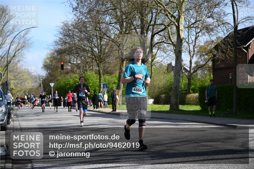 12.04.2026 - 45. Internationalen Wilhelmsburger Insellauf J. Mangold http://msf.ph/oto/9462019 12.04.2026 10:48:06 Ziel 4834, 4330, 3311, 2809, 4415, 4681, 2373, 2384, 2442, 3631, 5578, 3414, 3307, 4882, 2053, 4563, 4866, 2438, 3513, 2854, 2887, 3103, 4424, 3509, 4768, 3060, 3063, 2992, 2846, 3722, 4088, 4913, 4675, 3007 meine-sportfotos.de