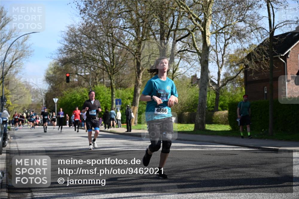 12.04.2026 - 45. Internationalen Wilhelmsburger Insellauf J. Mangold http://msf.ph/oto/9462021 12.04.2026 10:48:06 Ziel 4834, 4330, 3311, 2809, 4415, 4681, 2373, 2384, 2442, 3631, 5578, 3414, 3307, 4882, 2053, 4563, 4866, 2438, 3513, 2854, 2887, 3103, 4424, 3509, 4768, 3060, 3063, 2992, 2846, 3722, 4088, 4913, 4675, 3007 meine-sportfotos.de