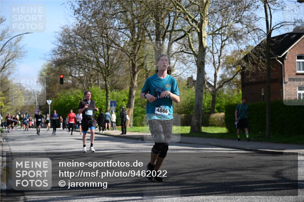 12.04.2026 - 45. Internationalen Wilhelmsburger Insellauf J. Mangold http://msf.ph/oto/9462022 12.04.2026 10:48:06 Ziel 4834, 4330, 3311, 2809, 4415, 4681, 2373, 2384, 2442, 3631, 5578, 3414, 3307, 4882, 2053, 4563, 4866, 2438, 3513, 2854, 2887, 3103, 4424, 3509, 4768, 3060, 3063, 2992, 2846, 3722, 4088, 4913, 4675, 3007 meine-sportfotos.de