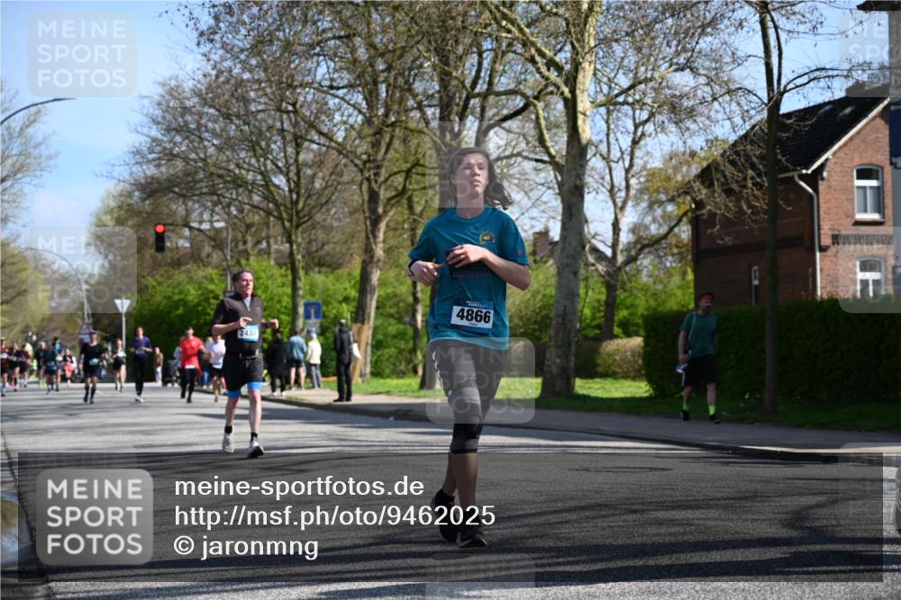 12.04.2026 - 45. Internationalen Wilhelmsburger Insellauf J. Mangold http://msf.ph/oto/9462025 12.04.2026 10:48:06 Ziel 4834, 4330, 3311, 2809, 4415, 4681, 2373, 2384, 2442, 3631, 5578, 3414, 3307, 4882, 2053, 4563, 4866, 2438, 3513, 2854, 2887, 3103, 4424, 3509, 4768, 3060, 3063, 2992, 2846, 3722, 4088, 4913, 4675, 3007 meine-sportfotos.de