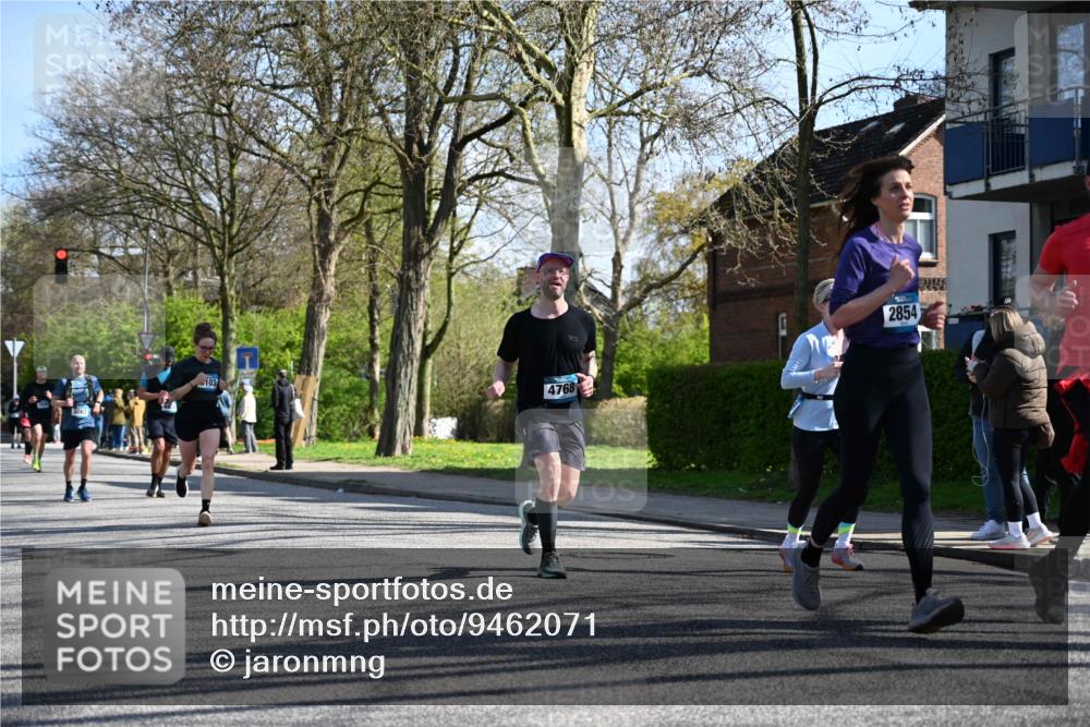 12.04.2026 - 45. Internationalen Wilhelmsburger Insellauf J. Mangold http://msf.ph/oto/9462071 12.04.2026 10:48:17 Ziel 3307, 4882, 2053, 4563, 4866, 2438, 3513, 2854, 2887, 3103, 4424, 3509, 4768, 3060, 3063, 2992, 2846, 3722, 4088, 4913, 4913, 4675, 3007, 4336, 3760, 3695, 5039, 2672, 4789, 4661, 5360, 5649 meine-sportfotos.de