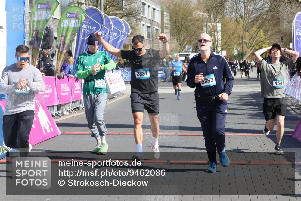 12.04.2026 - 45. Internationalen Wilhelmsburger Insellauf Strokosch-Dieckow http://msf.ph/oto/9462086 12.04.2026 10:52:15 Ziel 3567, 2729, 5553, 2837, 4541, 2432 meine-sportfotos.de