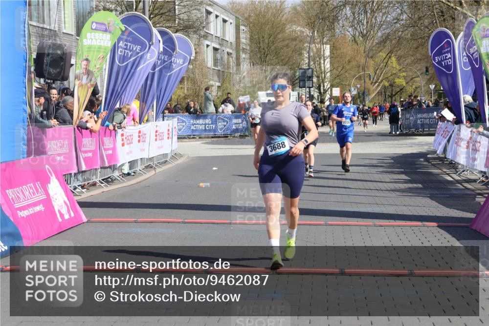 12.04.2026 - 45. Internationalen Wilhelmsburger Insellauf Strokosch-Dieckow http://msf.ph/oto/9462087 12.04.2026 11:10:18 Ziel 3688 meine-sportfotos.de