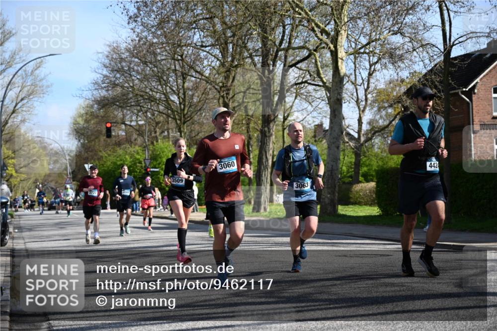 12.04.2026 - 45. Internationalen Wilhelmsburger Insellauf J. Mangold http://msf.ph/oto/9462117 12.04.2026 10:48:22 Ziel 2438, 3513, 2854, 2887, 3103, 4424, 3509, 4768, 3060, 3063, 2992, 2846, 3722, 4088, 4913, 4675, 4675, 3007, 4336, 3760, 3760, 3695, 5039, 2672, 4789, 4661, 5360, 5649, 2649, 2231, 3200 meine-sportfotos.de