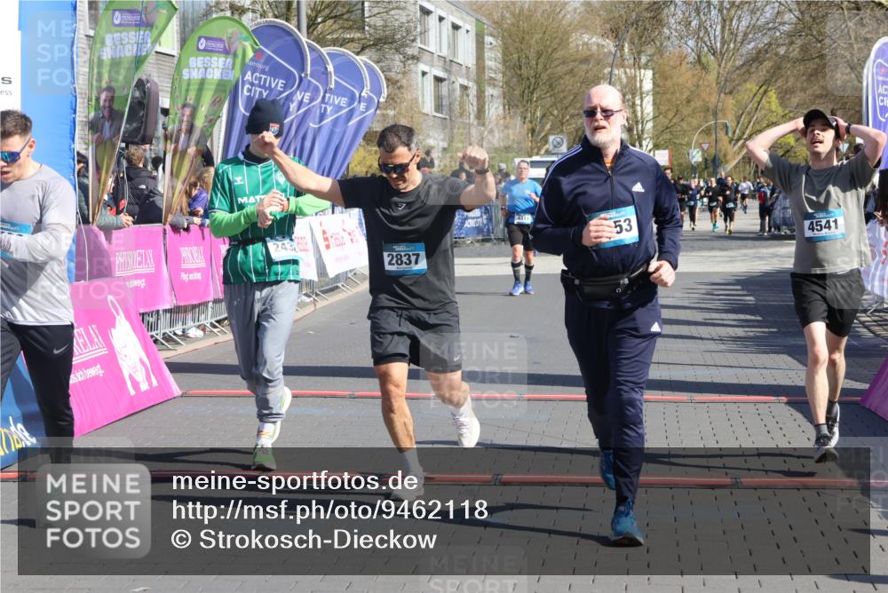 12.04.2026 - 45. Internationalen Wilhelmsburger Insellauf Strokosch-Dieckow http://msf.ph/oto/9462118 12.04.2026 10:52:15 Ziel 3567, 2729, 5553, 2837, 4541, 2432 meine-sportfotos.de
