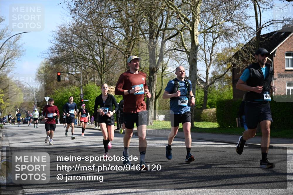 12.04.2026 - 45. Internationalen Wilhelmsburger Insellauf J. Mangold http://msf.ph/oto/9462120 12.04.2026 10:48:22 Ziel 2438, 3513, 2854, 2887, 3103, 4424, 3509, 4768, 3060, 3063, 2992, 2846, 3722, 4088, 4913, 4675, 4675, 3007, 4336, 3760, 3760, 3695, 5039, 2672, 4789, 4661, 5360, 5649, 2649, 2231, 3200 meine-sportfotos.de