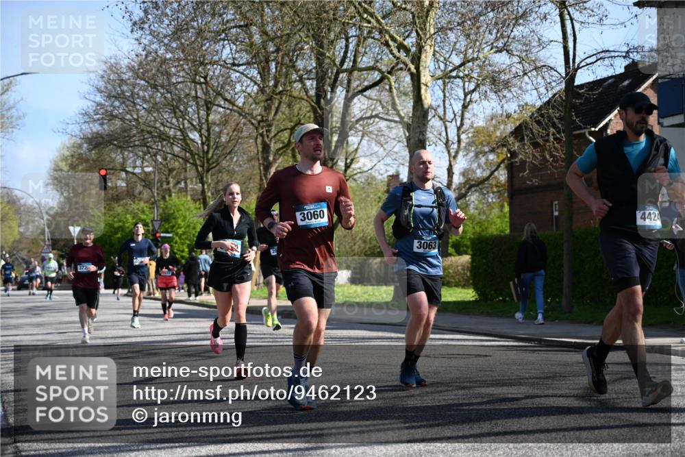 12.04.2026 - 45. Internationalen Wilhelmsburger Insellauf J. Mangold http://msf.ph/oto/9462123 12.04.2026 10:48:22 Ziel 2438, 3513, 2854, 2887, 3103, 4424, 3509, 4768, 3060, 3063, 2992, 2846, 3722, 4088, 4913, 4675, 4675, 3007, 4336, 3760, 3760, 3695, 5039, 2672, 4789, 4661, 5360, 5649, 2649, 2231, 3200 meine-sportfotos.de