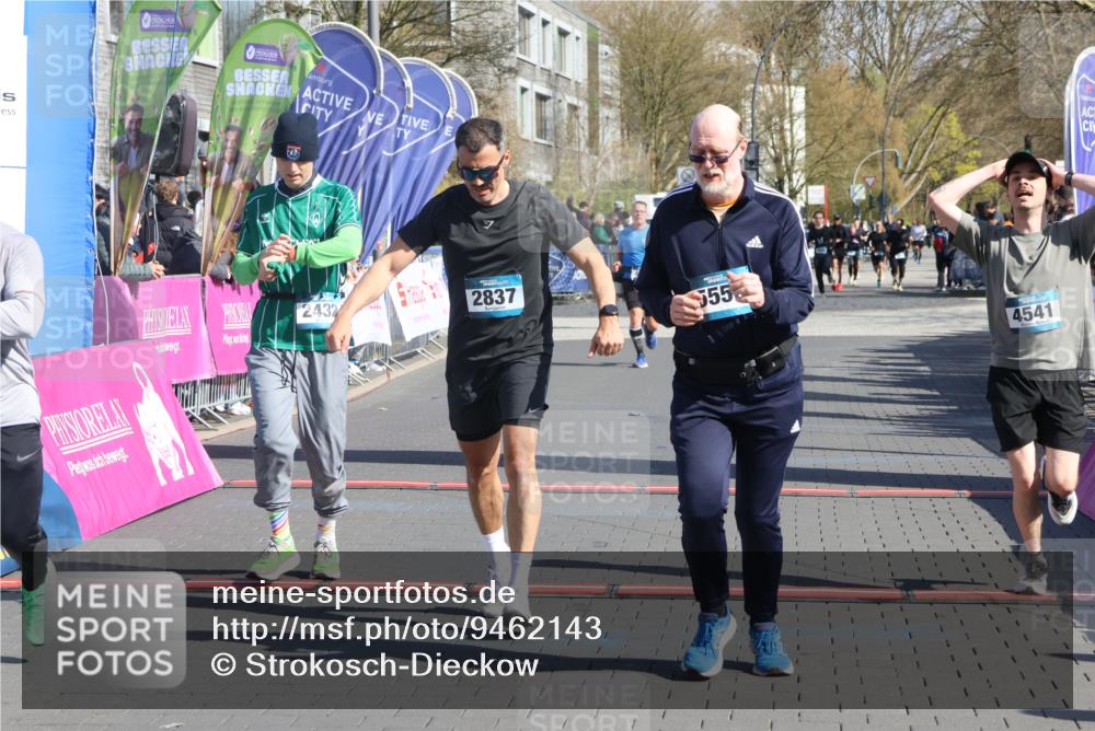 12.04.2026 - 45. Internationalen Wilhelmsburger Insellauf Strokosch-Dieckow http://msf.ph/oto/9462143 12.04.2026 10:52:15 Ziel 3567, 2729, 5553, 2837, 4541, 2432 meine-sportfotos.de