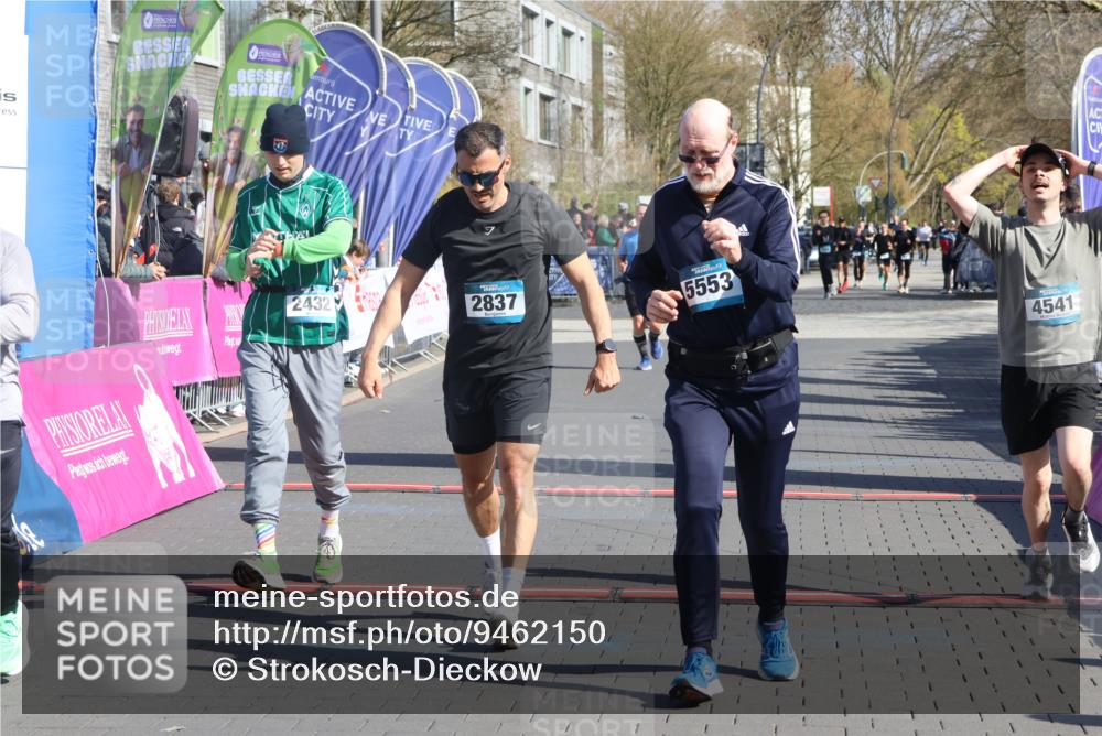 12.04.2026 - 45. Internationalen Wilhelmsburger Insellauf Strokosch-Dieckow http://msf.ph/oto/9462150 12.04.2026 10:52:15 Ziel 3567, 2729, 5553, 2837, 4541, 2432 meine-sportfotos.de