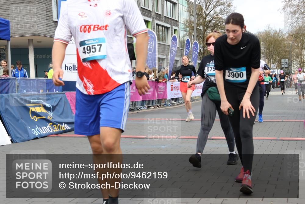 12.04.2026 - 45. Internationalen Wilhelmsburger Insellauf Strokosch-Dieckow http://msf.ph/oto/9462159 12.04.2026 13:17:58 Ziel 5759, 2030, 3199, 3453, 3455 meine-sportfotos.de