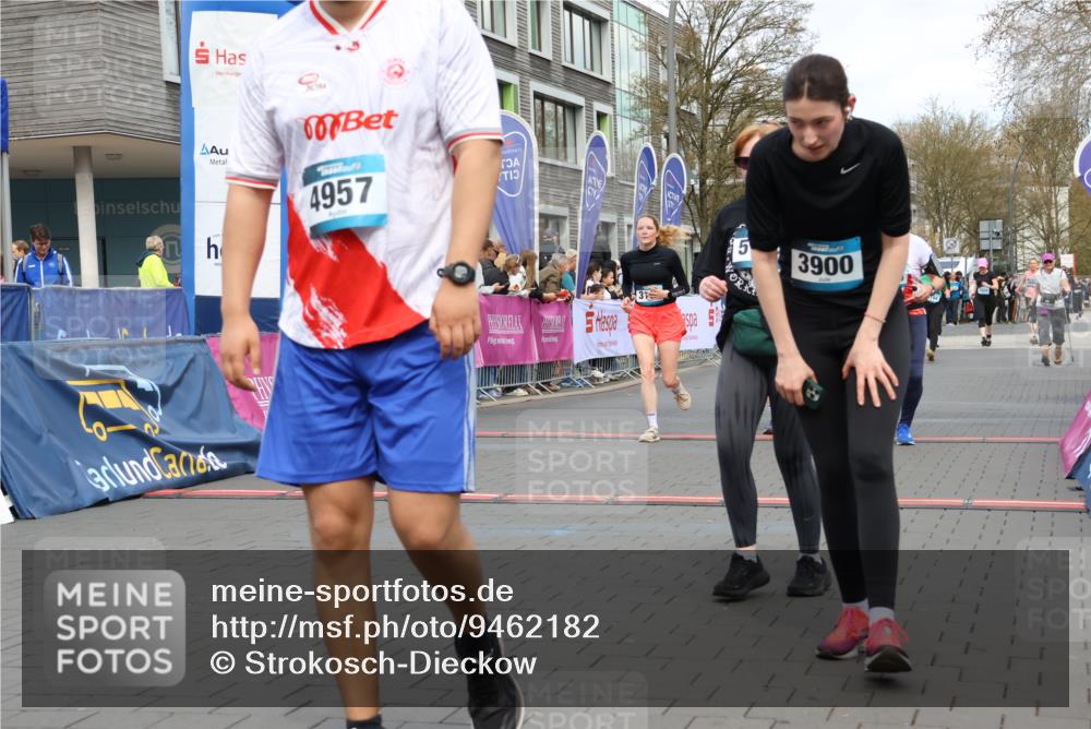 12.04.2026 - 45. Internationalen Wilhelmsburger Insellauf Strokosch-Dieckow http://msf.ph/oto/9462182 12.04.2026 13:17:58 Ziel 5759, 2030, 3199, 3453, 3455 meine-sportfotos.de
