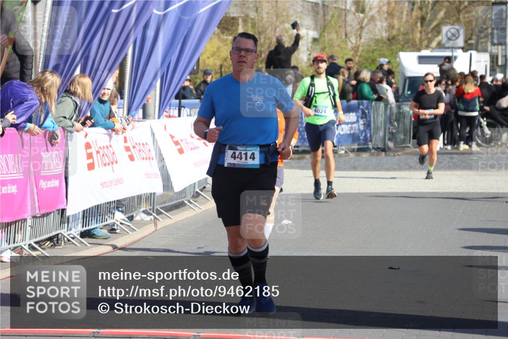 12.04.2026 - 45. Internationalen Wilhelmsburger Insellauf Strokosch-Dieckow http://msf.ph/oto/9462185 12.04.2026 10:52:20 Ziel 4414, 5671 meine-sportfotos.de