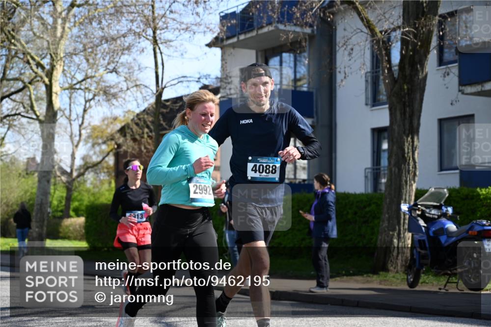 12.04.2026 - 45. Internationalen Wilhelmsburger Insellauf J. Mangold http://msf.ph/oto/9462195 12.04.2026 10:48:28 Ziel 2854, 2887, 3103, 4424, 3509, 4768, 3060, 3063, 2992, 2846, 3722, 4088, 4913, 4675, 3007, 4336, 3760, 3695, 5039, 2672, 4789, 4661, 5360, 4661, 5360, 5649, 2649, 2231, 3200, 4185, 2179 meine-sportfotos.de