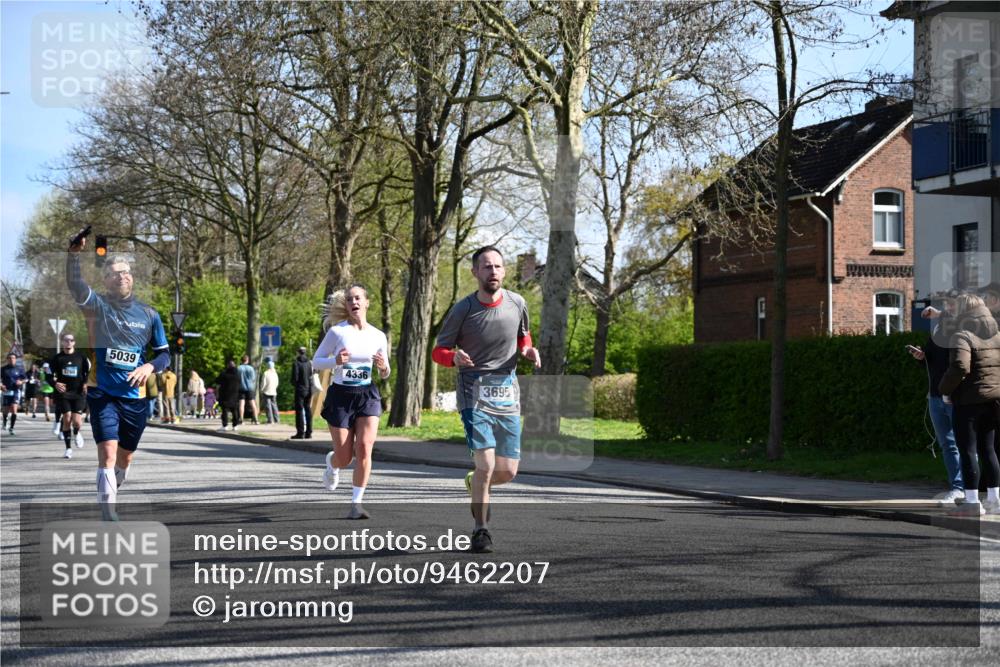 12.04.2026 - 45. Internationalen Wilhelmsburger Insellauf J. Mangold http://msf.ph/oto/9462207 12.04.2026 10:48:40 Ziel 2846, 3722, 4088, 4913, 4675, 3007, 4336, 3760, 3695, 5039, 2672, 4789, 4661, 5360, 4661, 5360, 5649, 2649, 2231, 3200, 4185, 2179, 3427, 2635, 2732, 2371 meine-sportfotos.de