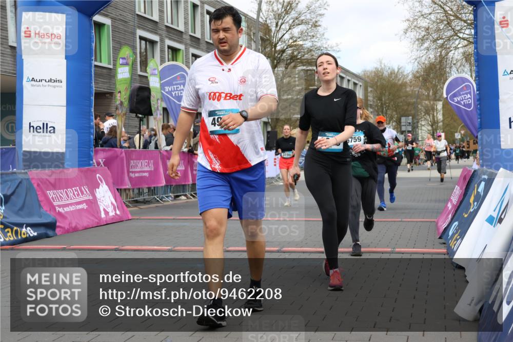 12.04.2026 - 45. Internationalen Wilhelmsburger Insellauf Strokosch-Dieckow http://msf.ph/oto/9462208 12.04.2026 13:17:56 Ziel 4957, 3900, 5759, 2030, 3199, 3453, 3455 meine-sportfotos.de