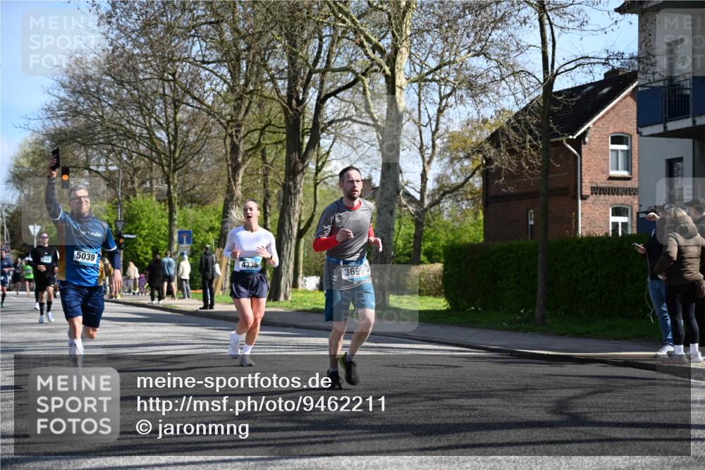 12.04.2026 - 45. Internationalen Wilhelmsburger Insellauf J. Mangold http://msf.ph/oto/9462211 12.04.2026 10:48:40 Ziel 2846, 3722, 4088, 4913, 4675, 3007, 4336, 3760, 3695, 5039, 2672, 4789, 4661, 5360, 4661, 5360, 5649, 2649, 2231, 3200, 4185, 2179, 3427, 2635, 2732, 2371 meine-sportfotos.de
