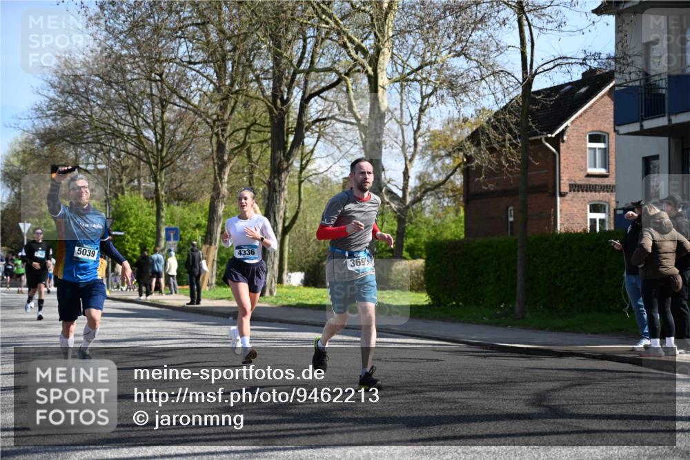12.04.2026 - 45. Internationalen Wilhelmsburger Insellauf J. Mangold http://msf.ph/oto/9462213 12.04.2026 10:48:40 Ziel 2846, 3722, 4088, 4913, 4675, 3007, 4336, 3760, 3695, 5039, 2672, 4789, 4661, 5360, 4661, 5360, 5649, 2649, 2231, 3200, 4185, 2179, 3427, 2635, 2732, 2371 meine-sportfotos.de