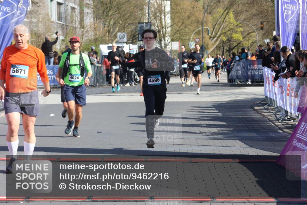12.04.2026 - 45. Internationalen Wilhelmsburger Insellauf Strokosch-Dieckow http://msf.ph/oto/9462216 12.04.2026 10:52:24 Ziel 4414, 5671, 4596, 4024, 5789 meine-sportfotos.de