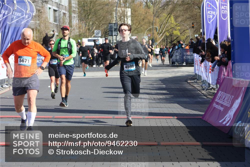 12.04.2026 - 45. Internationalen Wilhelmsburger Insellauf Strokosch-Dieckow http://msf.ph/oto/9462230 12.04.2026 10:52:25 Ziel 4414, 5671, 4596, 4024, 5789 meine-sportfotos.de