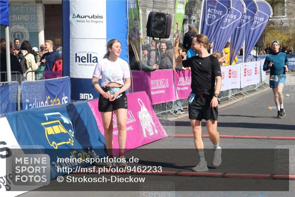 12.04.2026 - 45. Internationalen Wilhelmsburger Insellauf Strokosch-Dieckow http://msf.ph/oto/9462233 12.04.2026 11:10:30 Ziel 3833, 4251, 3077, 5651, 5851 meine-sportfotos.de