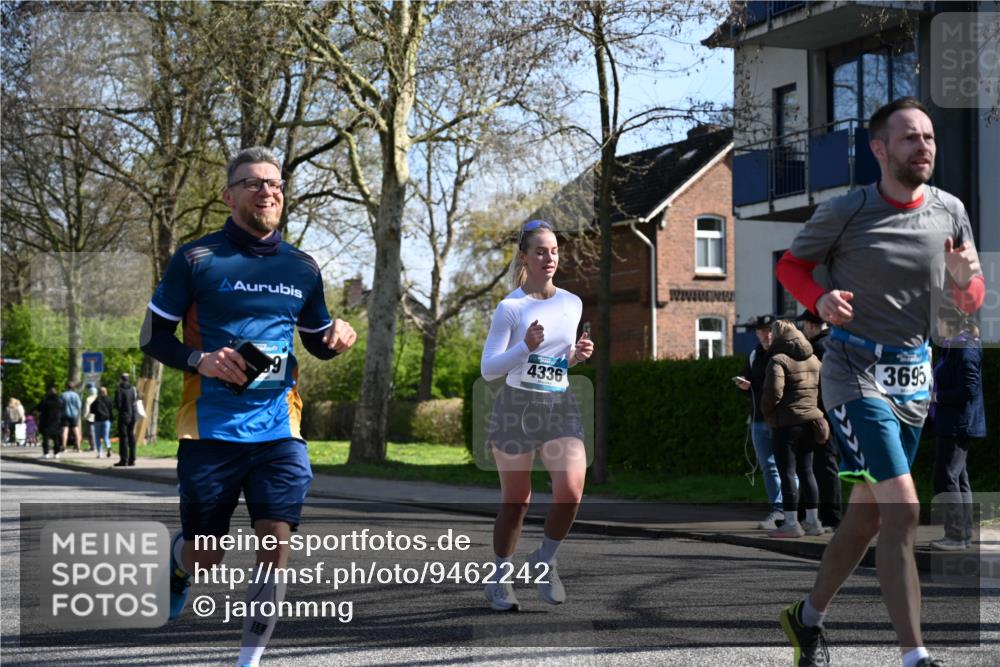 12.04.2026 - 45. Internationalen Wilhelmsburger Insellauf J. Mangold http://msf.ph/oto/9462242 12.04.2026 10:48:42 Ziel 4913, 4675, 3007, 4336, 3760, 3695, 5039, 2672, 4789, 4661, 5360, 5649, 2649, 2649, 2231, 3200, 4185, 2179, 3427, 2635, 2732, 2371 meine-sportfotos.de