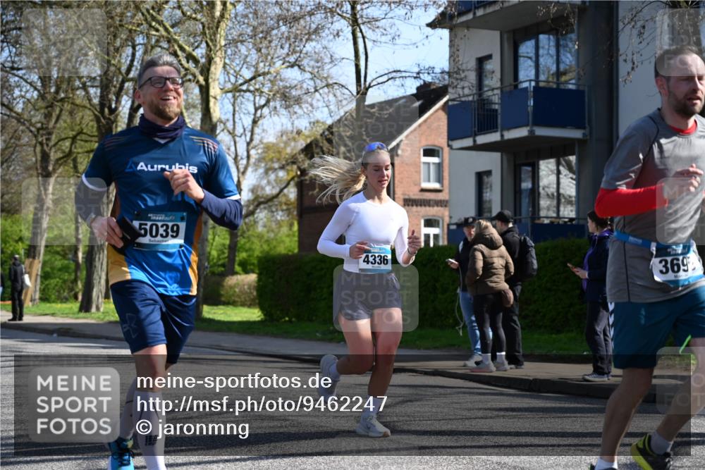 12.04.2026 - 45. Internationalen Wilhelmsburger Insellauf J. Mangold http://msf.ph/oto/9462247 12.04.2026 10:48:42 Ziel 4913, 4675, 3007, 4336, 3760, 3695, 5039, 2672, 4789, 4661, 5360, 5649, 2649, 2649, 2231, 3200, 4185, 2179, 3427, 2635, 2732, 2371 meine-sportfotos.de