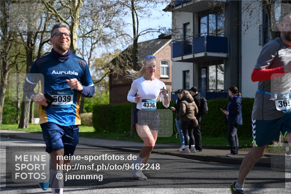 12.04.2026 - 45. Internationalen Wilhelmsburger Insellauf J. Mangold http://msf.ph/oto/9462248 12.04.2026 10:48:42 Ziel 4913, 4675, 3007, 4336, 3760, 3695, 5039, 2672, 4789, 4661, 5360, 5649, 2649, 2649, 2231, 3200, 4185, 2179, 3427, 2635, 2732, 2371 meine-sportfotos.de