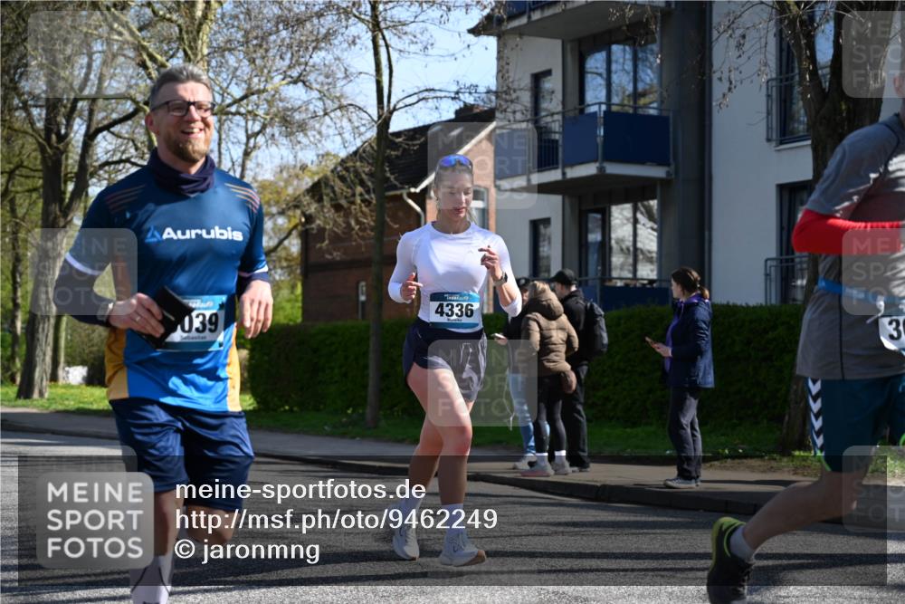 12.04.2026 - 45. Internationalen Wilhelmsburger Insellauf J. Mangold http://msf.ph/oto/9462249 12.04.2026 10:48:42 Ziel 4913, 4675, 3007, 4336, 3760, 3695, 5039, 2672, 4789, 4661, 5360, 5649, 2649, 2649, 2231, 3200, 4185, 2179, 3427, 2635, 2732, 2371 meine-sportfotos.de