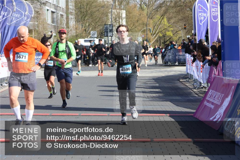 12.04.2026 - 45. Internationalen Wilhelmsburger Insellauf Strokosch-Dieckow http://msf.ph/oto/9462254 12.04.2026 10:52:25 Ziel 4414, 5671, 4596, 4024, 5789 meine-sportfotos.de