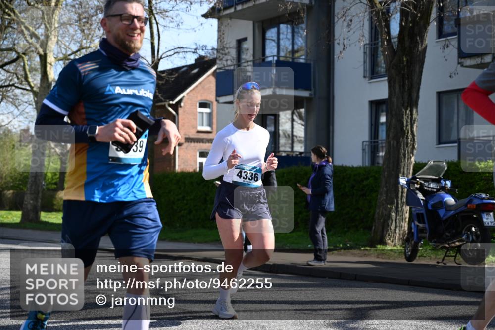 12.04.2026 - 45. Internationalen Wilhelmsburger Insellauf J. Mangold http://msf.ph/oto/9462255 12.04.2026 10:48:42 Ziel 4913, 4675, 3007, 4336, 3760, 3695, 5039, 2672, 4789, 4661, 5360, 5649, 2649, 2649, 2231, 3200, 4185, 2179, 3427, 2635, 2732, 2371 meine-sportfotos.de