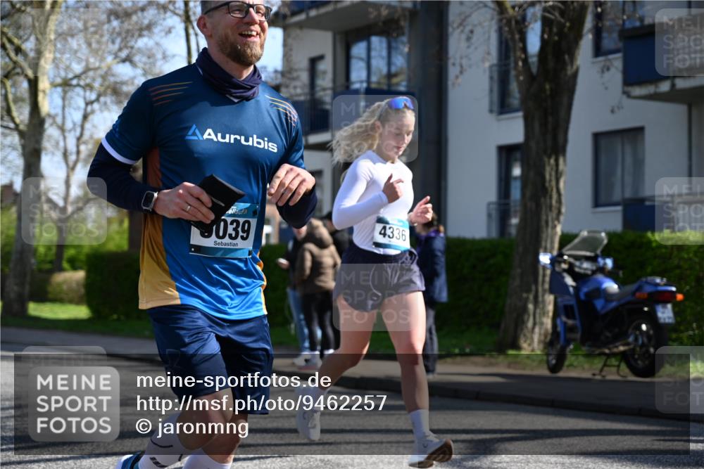 12.04.2026 - 45. Internationalen Wilhelmsburger Insellauf J. Mangold http://msf.ph/oto/9462257 12.04.2026 10:48:43 Ziel 4675, 3007, 4336, 3760, 3695, 5039, 2672, 4789, 4661, 5360, 5649, 2649, 2231, 3200, 2231, 3200, 4185, 2179, 3427, 2635, 2732, 2371 meine-sportfotos.de