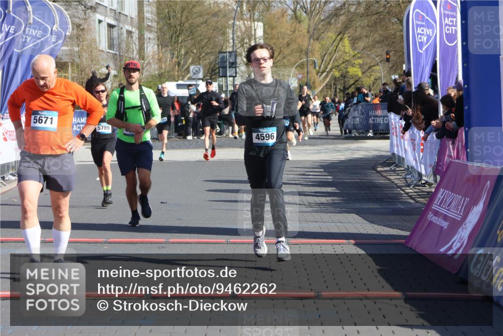 12.04.2026 - 45. Internationalen Wilhelmsburger Insellauf Strokosch-Dieckow http://msf.ph/oto/9462262 12.04.2026 10:52:25 Ziel 4414, 5671, 4596, 4024, 5789 meine-sportfotos.de
