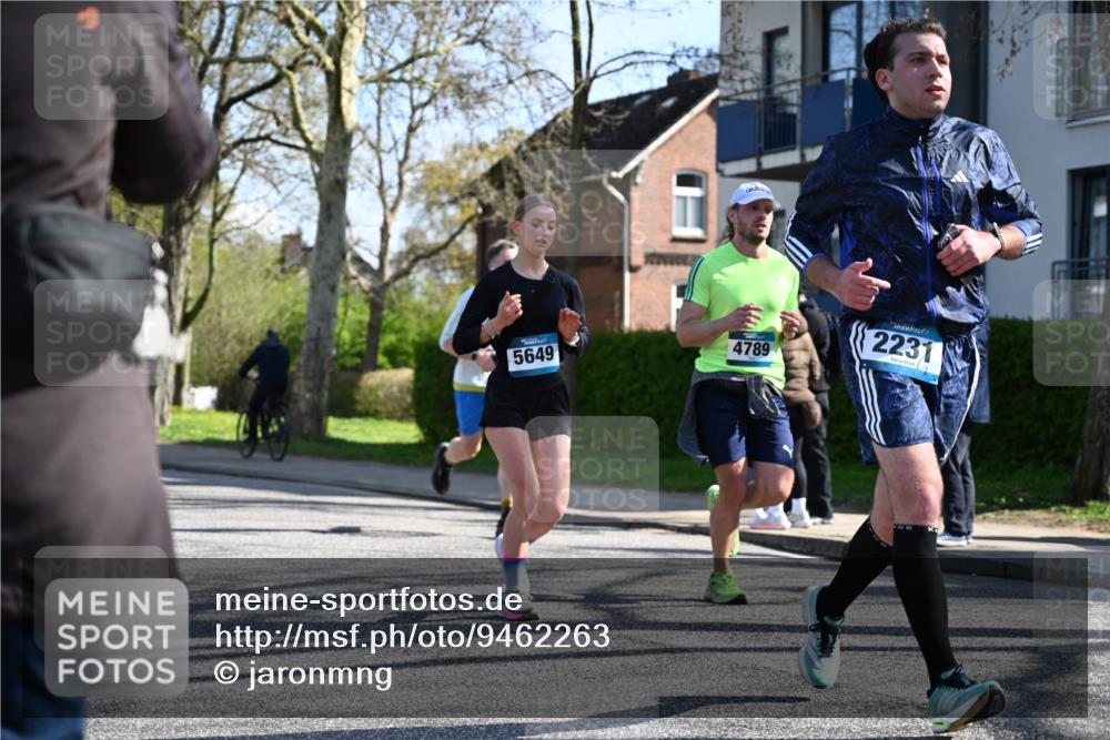 12.04.2026 - 45. Internationalen Wilhelmsburger Insellauf J. Mangold http://msf.ph/oto/9462263 12.04.2026 10:48:53 Ziel 4336, 3760, 3695, 5039, 2672, 4789, 4661, 5360, 5649, 2649, 2231, 3200, 4185, 2179, 3427, 2635, 2732, 2371, 3363, 2661, 4715, 2392 meine-sportfotos.de