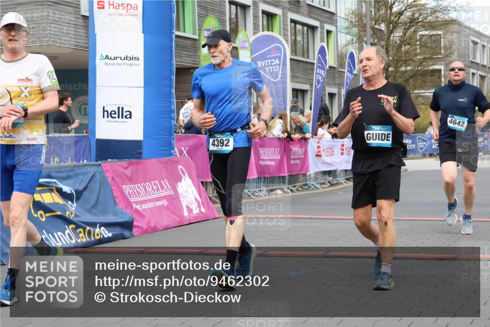 12.04.2026 - 45. Internationalen Wilhelmsburger Insellauf Strokosch-Dieckow http://msf.ph/oto/9462302 12.04.2026 13:17:49 Ziel 2571, 5001, 5532, 4392, 4642, 4957, 3900 meine-sportfotos.de