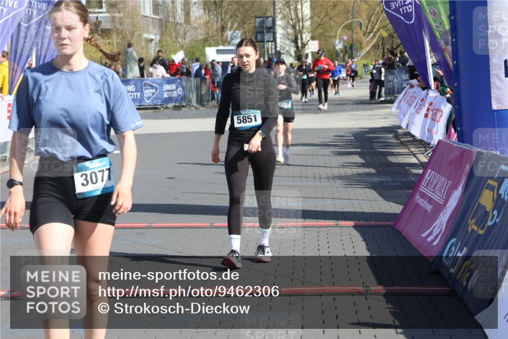 12.04.2026 - 45. Internationalen Wilhelmsburger Insellauf Strokosch-Dieckow http://msf.ph/oto/9462306 12.04.2026 11:10:34 Ziel 3077, 5651, 5851 meine-sportfotos.de
