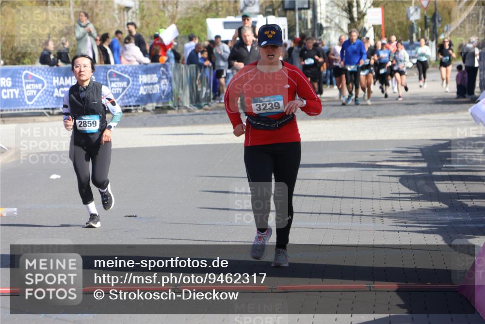 12.04.2026 - 45. Internationalen Wilhelmsburger Insellauf Strokosch-Dieckow http://msf.ph/oto/9462317 12.04.2026 11:10:43 Ziel 2336, 2528, 3239, 2859 meine-sportfotos.de