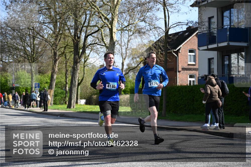 12.04.2026 - 45. Internationalen Wilhelmsburger Insellauf J. Mangold http://msf.ph/oto/9462328 12.04.2026 10:49:01 Ziel 3695, 5039, 2672, 4789, 4661, 5360, 5649, 2649, 2231, 3200, 4185, 2179, 3427, 2635, 2732, 2371, 3363, 2661, 4715, 4715, 2392, 3036, 2048, 3357 meine-sportfotos.de
