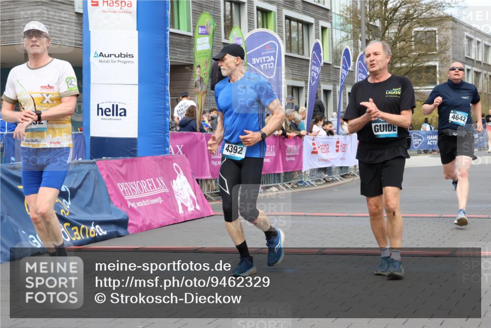 12.04.2026 - 45. Internationalen Wilhelmsburger Insellauf Strokosch-Dieckow http://msf.ph/oto/9462329 12.04.2026 13:17:49 Ziel 2571, 5001, 5532, 4392, 4642, 4957, 3900 meine-sportfotos.de