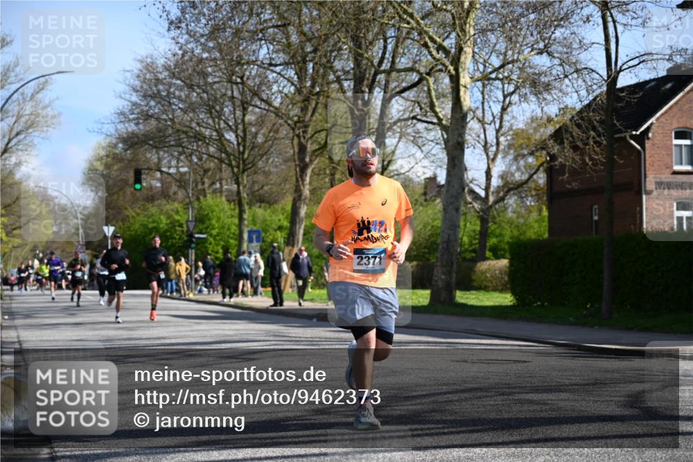 12.04.2026 - 45. Internationalen Wilhelmsburger Insellauf J. Mangold http://msf.ph/oto/9462373 12.04.2026 10:49:13 Ziel 3427, 2635, 2732, 2371, 3363, 2661, 4715, 4715, 2392, 3036, 2048, 3357, 2655, 5441, 3546, 2618, 2176, 2054 meine-sportfotos.de