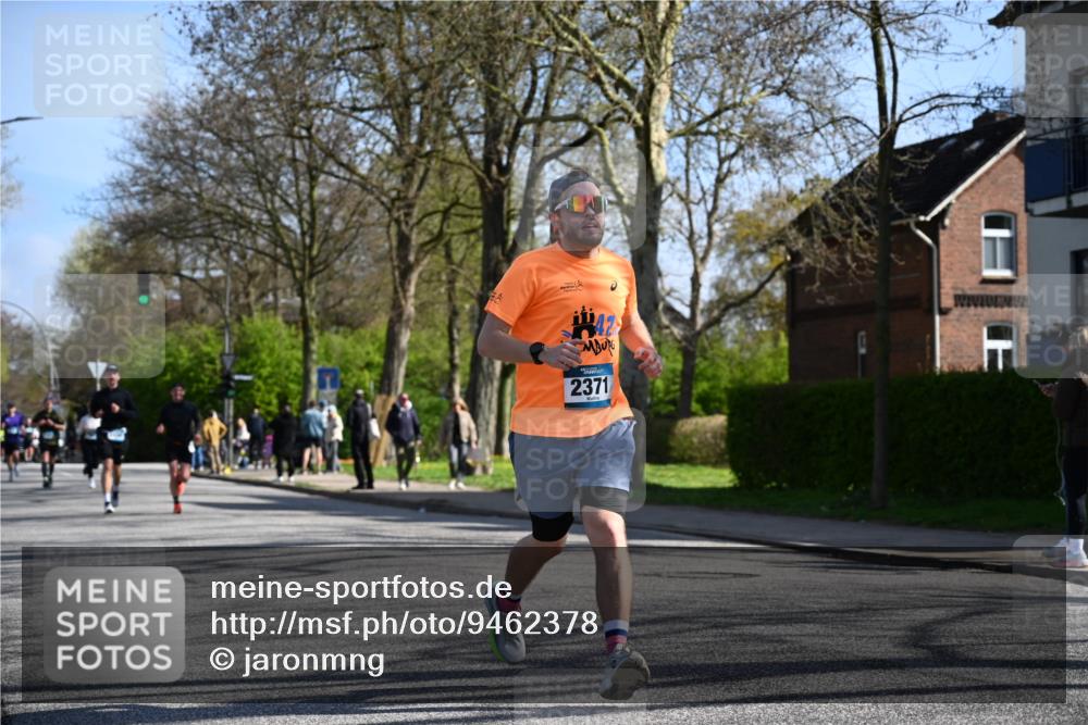 12.04.2026 - 45. Internationalen Wilhelmsburger Insellauf J. Mangold http://msf.ph/oto/9462378 12.04.2026 10:49:13 Ziel 3427, 2635, 2732, 2371, 3363, 2661, 4715, 4715, 2392, 3036, 2048, 3357, 2655, 5441, 3546, 2618, 2176, 2054 meine-sportfotos.de