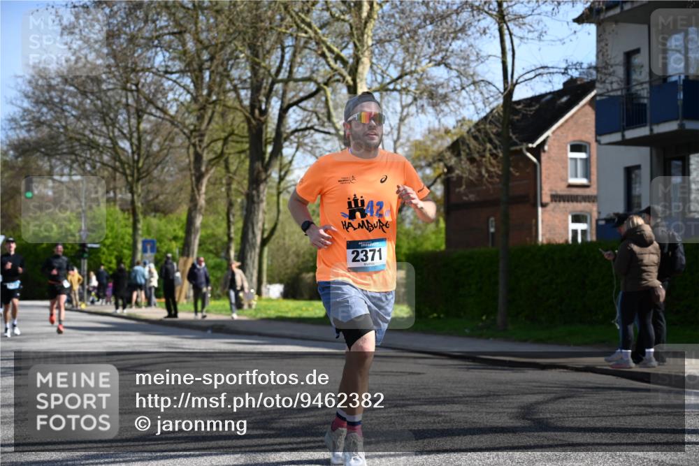 12.04.2026 - 45. Internationalen Wilhelmsburger Insellauf J. Mangold http://msf.ph/oto/9462382 12.04.2026 10:49:13 Ziel 3427, 2635, 2732, 2371, 3363, 2661, 4715, 4715, 2392, 3036, 2048, 3357, 2655, 5441, 3546, 2618, 2176, 2054 meine-sportfotos.de