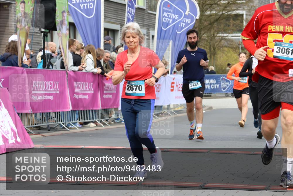 12.04.2026 - 45. Internationalen Wilhelmsburger Insellauf Strokosch-Dieckow http://msf.ph/oto/9462483 12.04.2026 13:17:38 Ziel 2670, 3061, 3281, 4315, 4867, 4868 meine-sportfotos.de
