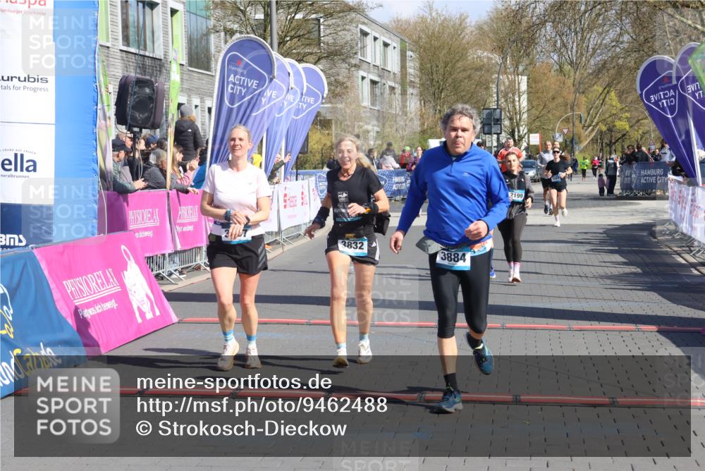 12.04.2026 - 45. Internationalen Wilhelmsburger Insellauf Strokosch-Dieckow http://msf.ph/oto/9462488 12.04.2026 11:10:59 Ziel 2346, 3884, 3847, 3832, 2199, 3715, 2585, 4334 meine-sportfotos.de