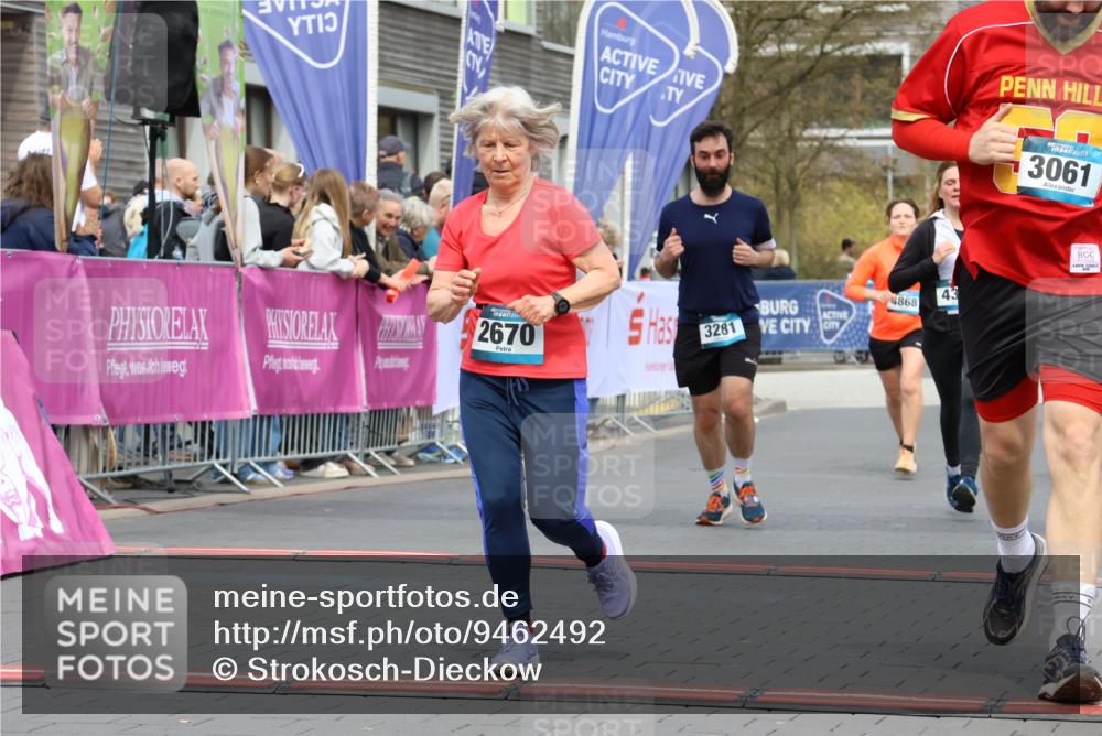 12.04.2026 - 45. Internationalen Wilhelmsburger Insellauf Strokosch-Dieckow http://msf.ph/oto/9462492 12.04.2026 13:17:38 Ziel 2670, 3061, 3281, 4315, 4867, 4868 meine-sportfotos.de